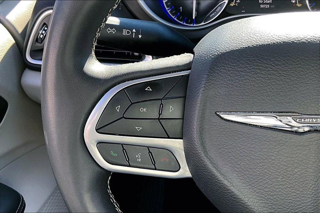 Used 2024 Chrysler Pacifica Touring-L image 10