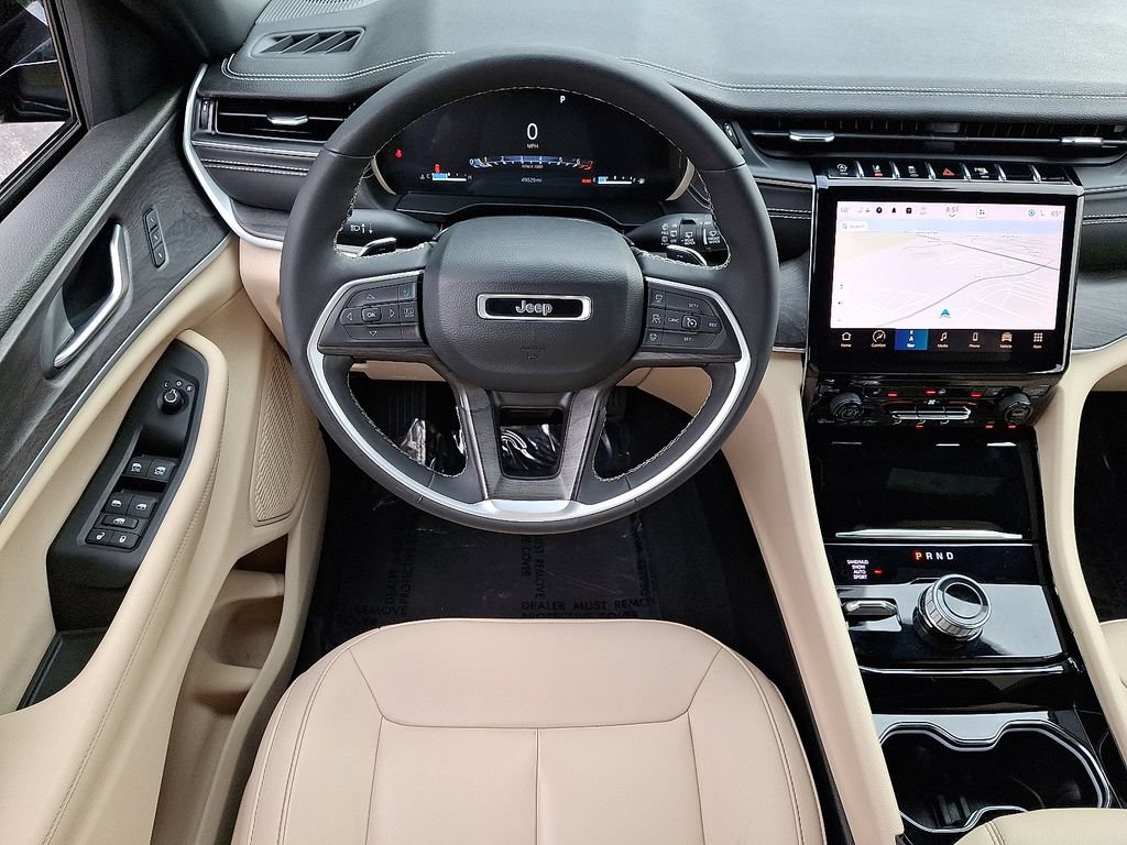 Used 2023 Jeep Grand Cherokee L Limited AWD/4WD image 13