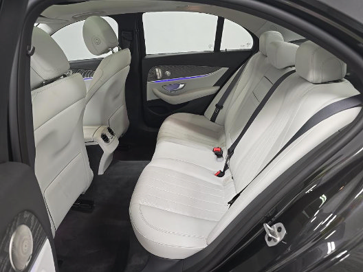 Used 2021 Mercedes-Benz E 350 4MATIC Sedan w/ Premium Package image 4