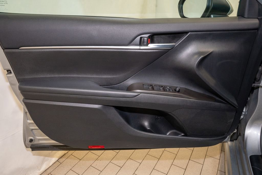 Used 2024 Toyota Camry SE image 10