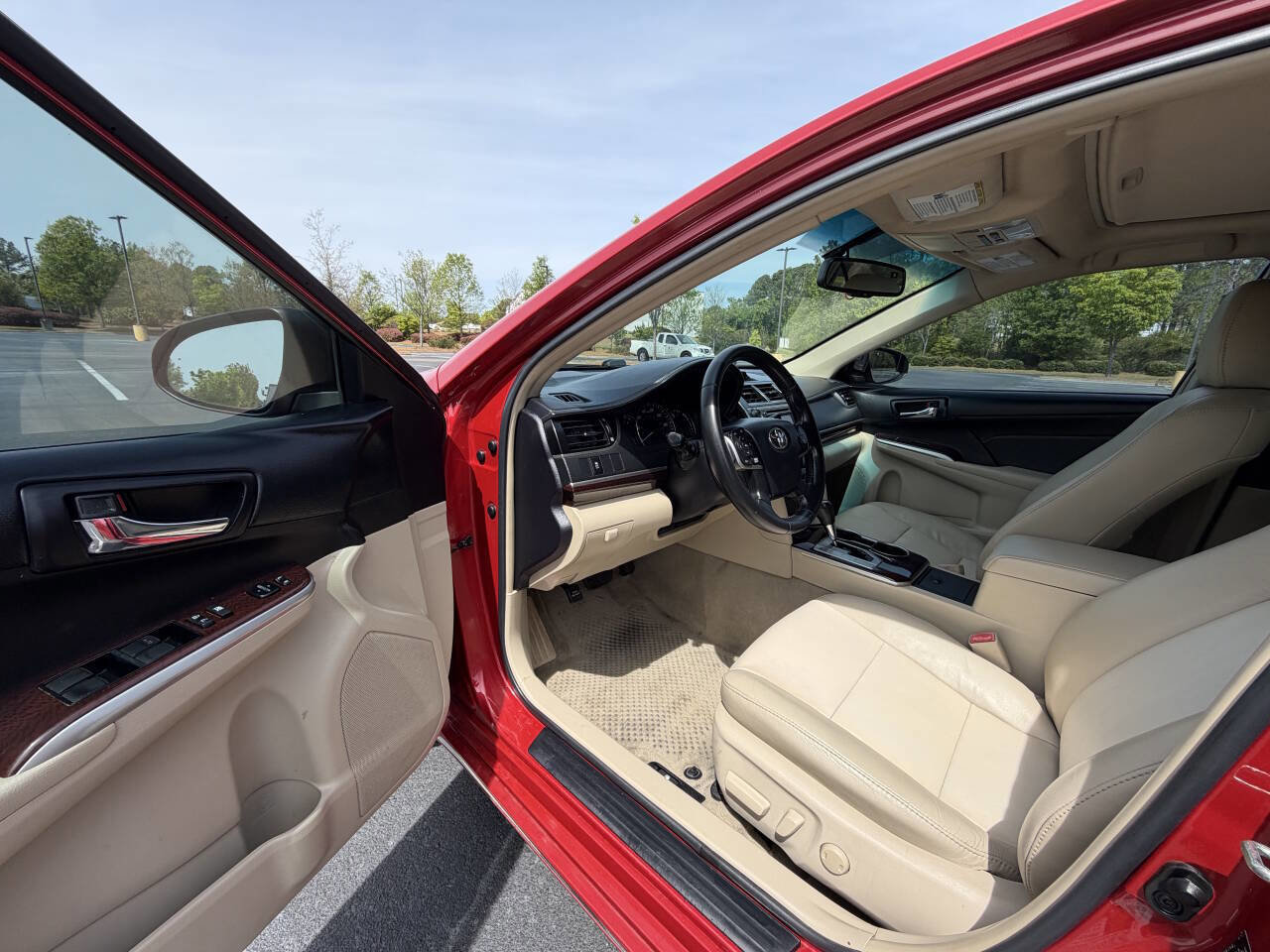 Used 2014 Toyota Camry XLE w/ Leather Package FWD image 13