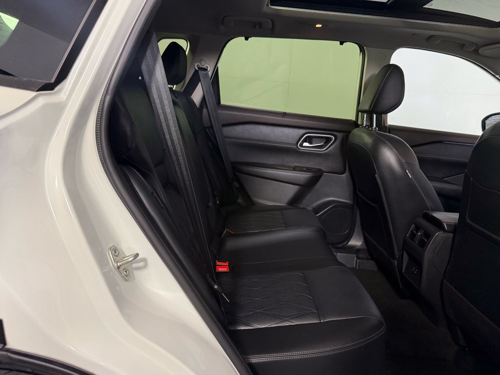 Used 2023 Nissan Rogue Platinum FWD image 17