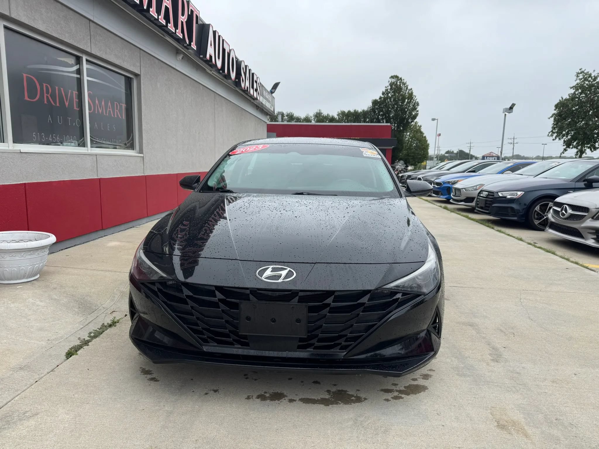 Used 2023 Hyundai Elantra SEL w/ Convenience Package FWD image 2