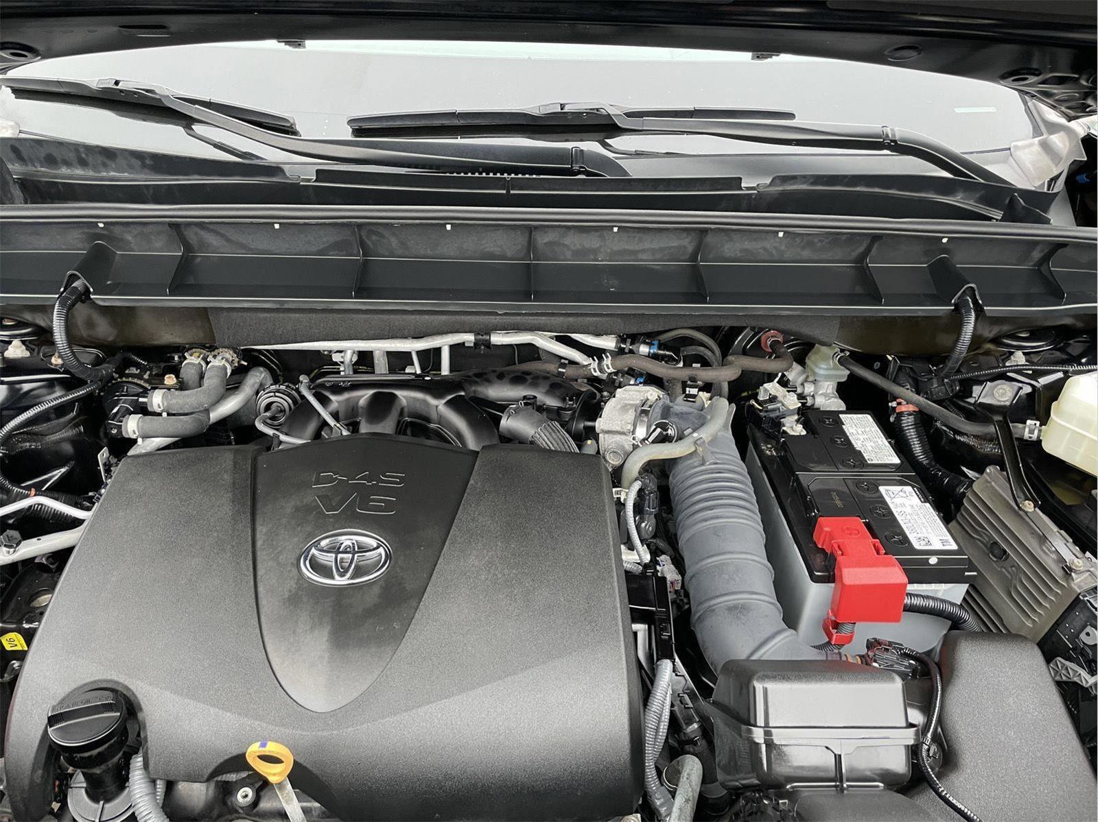 Used 2021 Toyota Highlander LE image 12