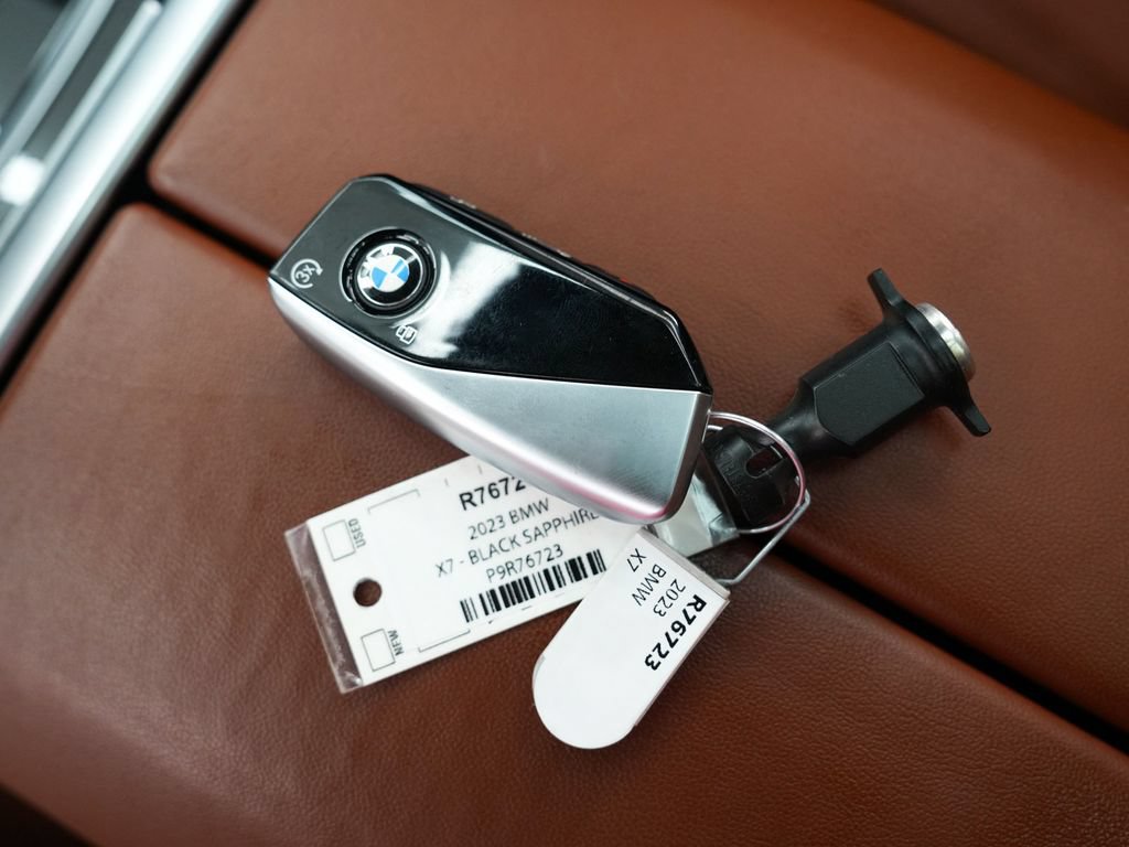 Used 2023 BMW X7 xDrive40i w/ M Sport Package AWD/4WD image 22