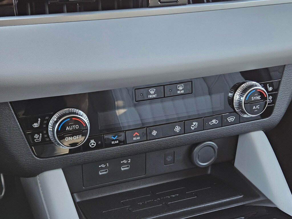 New 2025 Mitsubishi Outlander SEL image 21