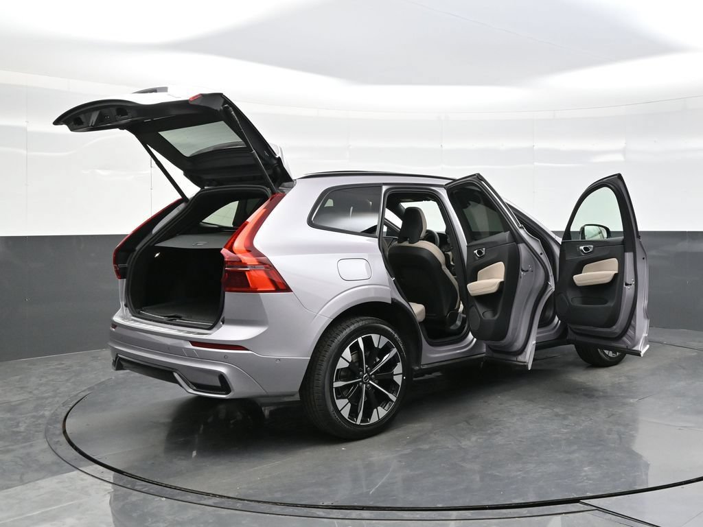 New 2026 Volvo XC60 B5 Plus w/ Climate Package PRO AWD/4WD image 44