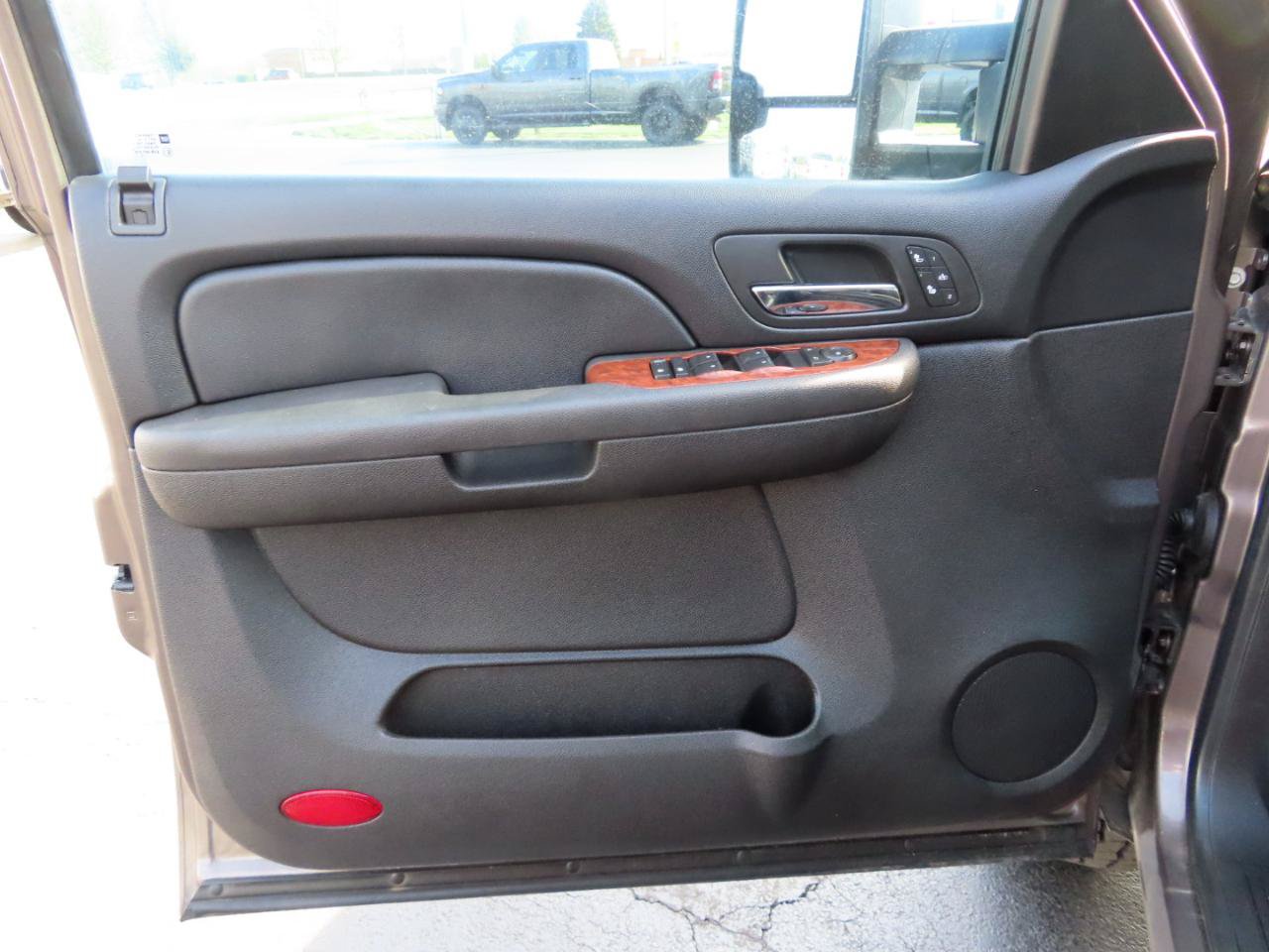 Used 2008 Chevrolet Silverado 2500 LTZ w/ Safety Package AWD/4WD image 27
