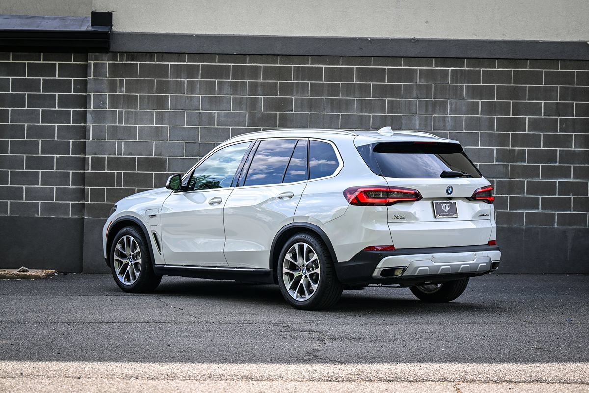 Used 2023 BMW X5 xDrive45e AWD/4WD image 4