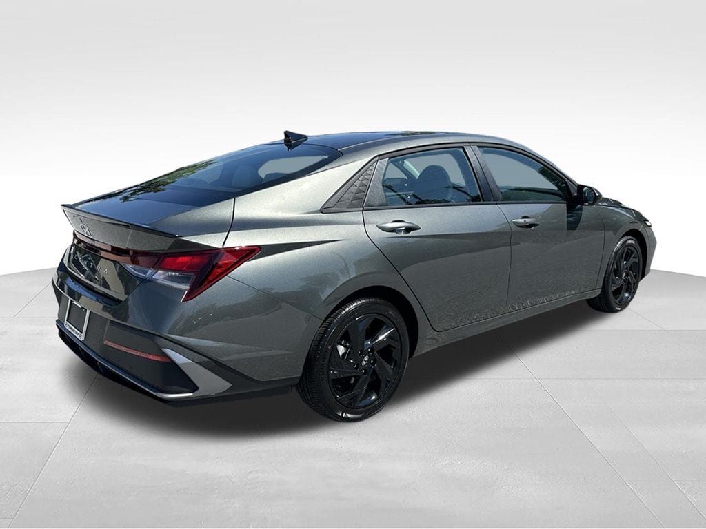 New 2026 Hyundai Elantra SEL Sport FWD image 7