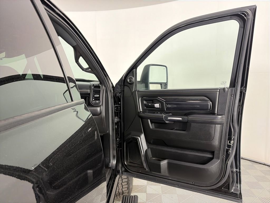 Used 2024 RAM 3500 Limited AWD/4WD image 31