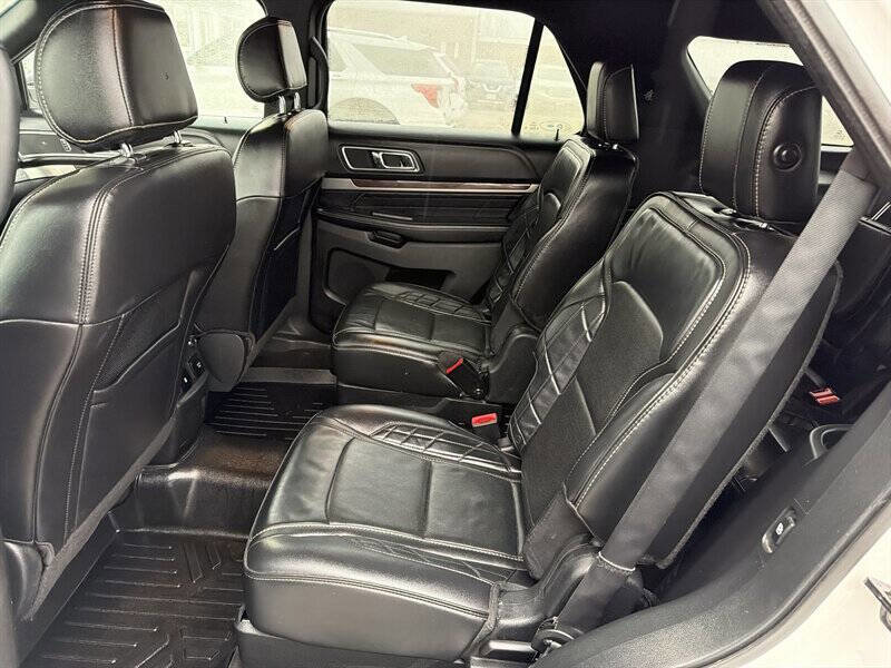 Used 2017 Ford Explorer Platinum image 13