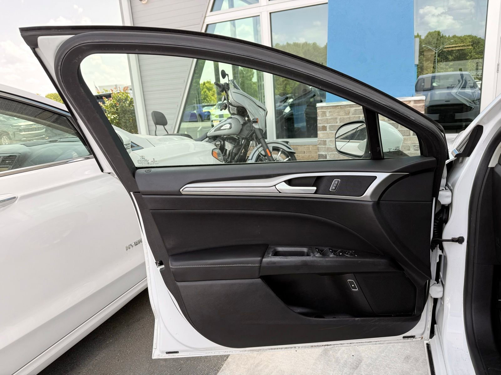 Used 2019 Ford Fusion SE FWD image 11