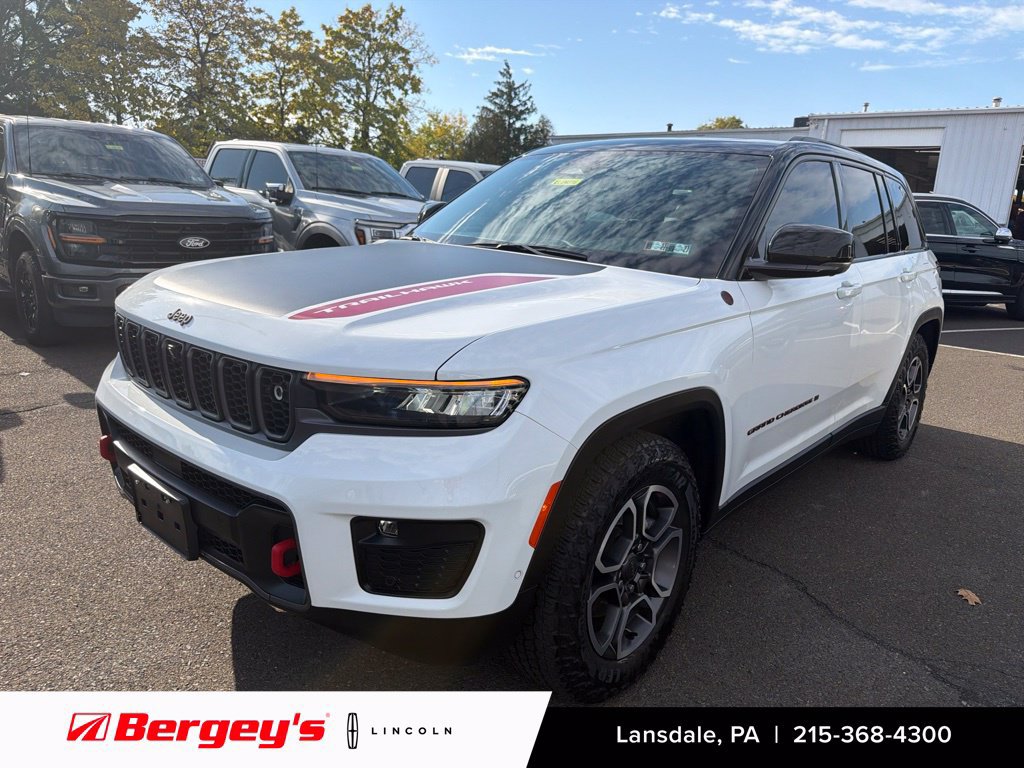 Used 2022 Jeep Grand Cherokee Trailhawk w/ ADV Protech Group II AWD/4WD image 1