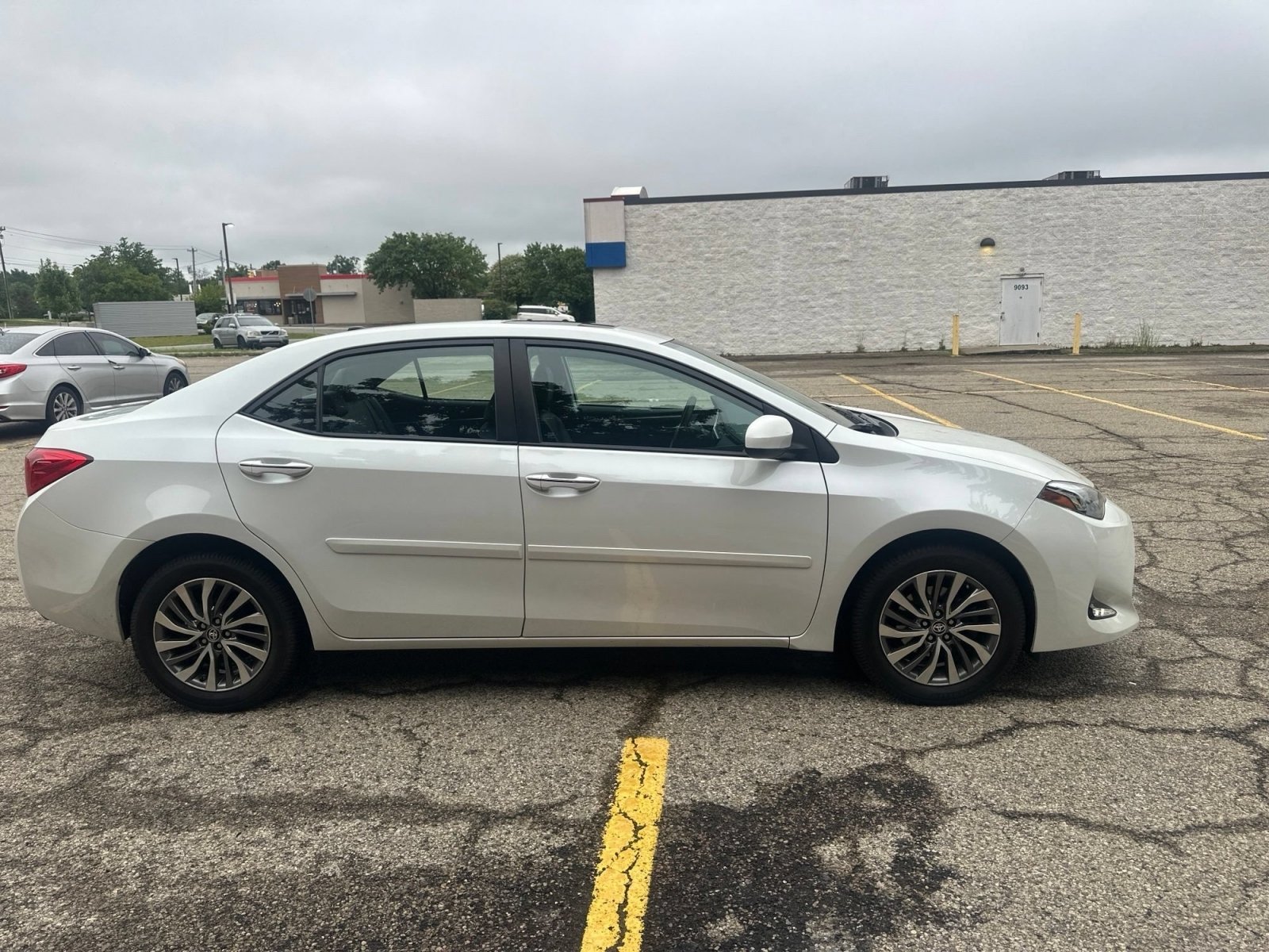 Used 2017 Toyota Corolla XLE w/ Body Protection Package FWD image 14