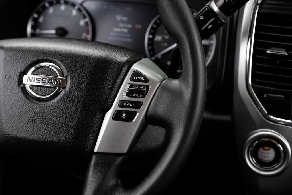 Used 2021 Nissan Titan SV image 14