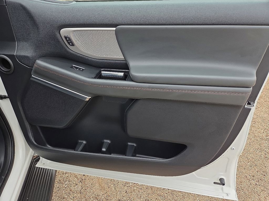 Used 2025 Ford Expedition Active image 16