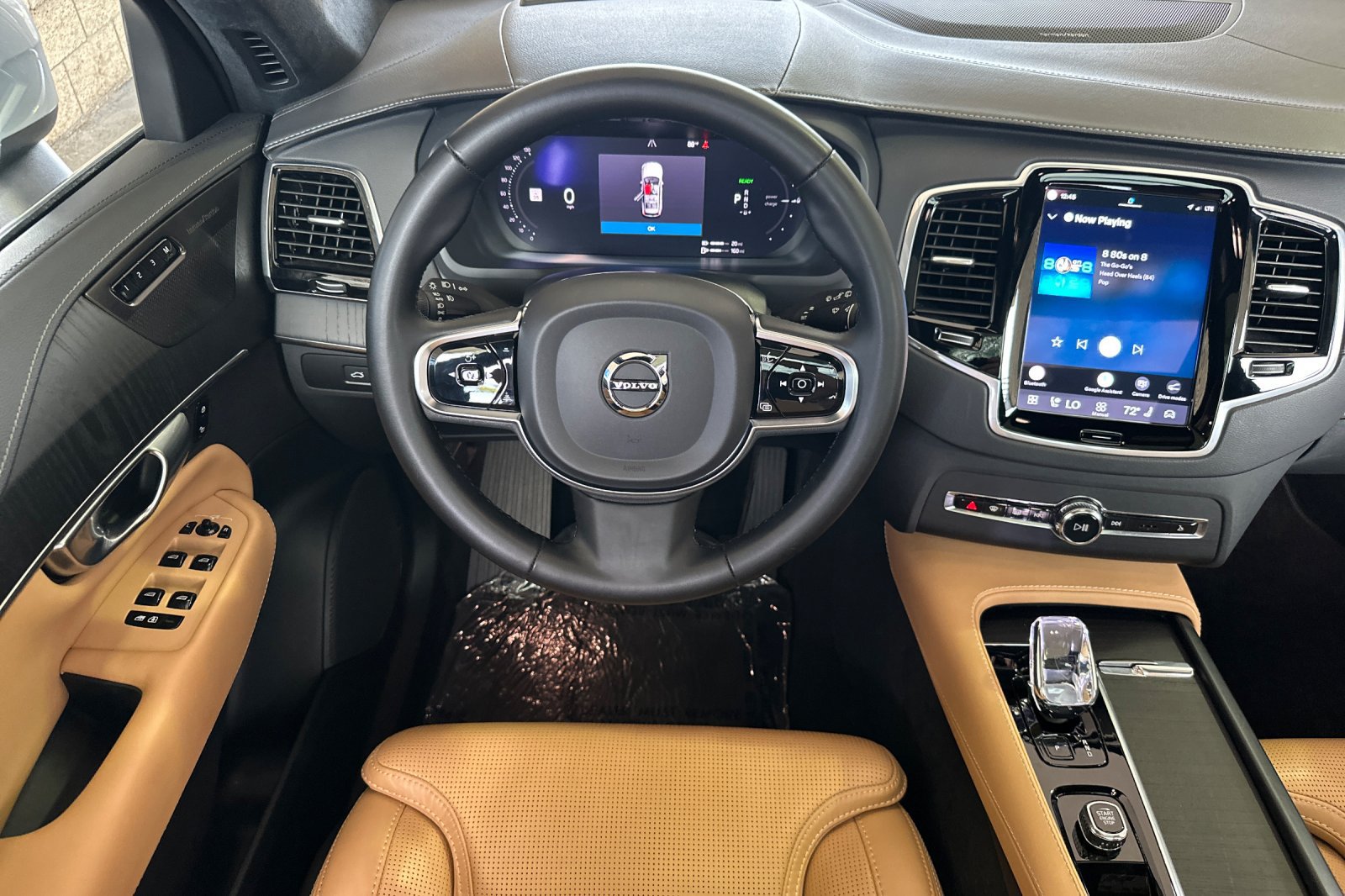 Certified 2024 Volvo XC90 T8 Ultimate w/ Lounge Package AWD/4WD image 17