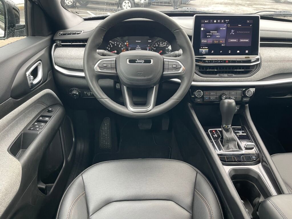 Used 2024 Jeep Compass Latitude image 2