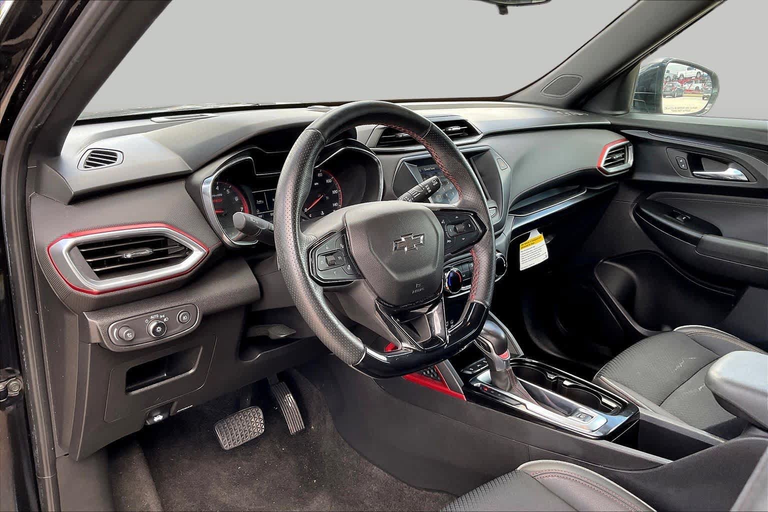 Used 2022 Chevrolet TrailBlazer RS FWD image 17