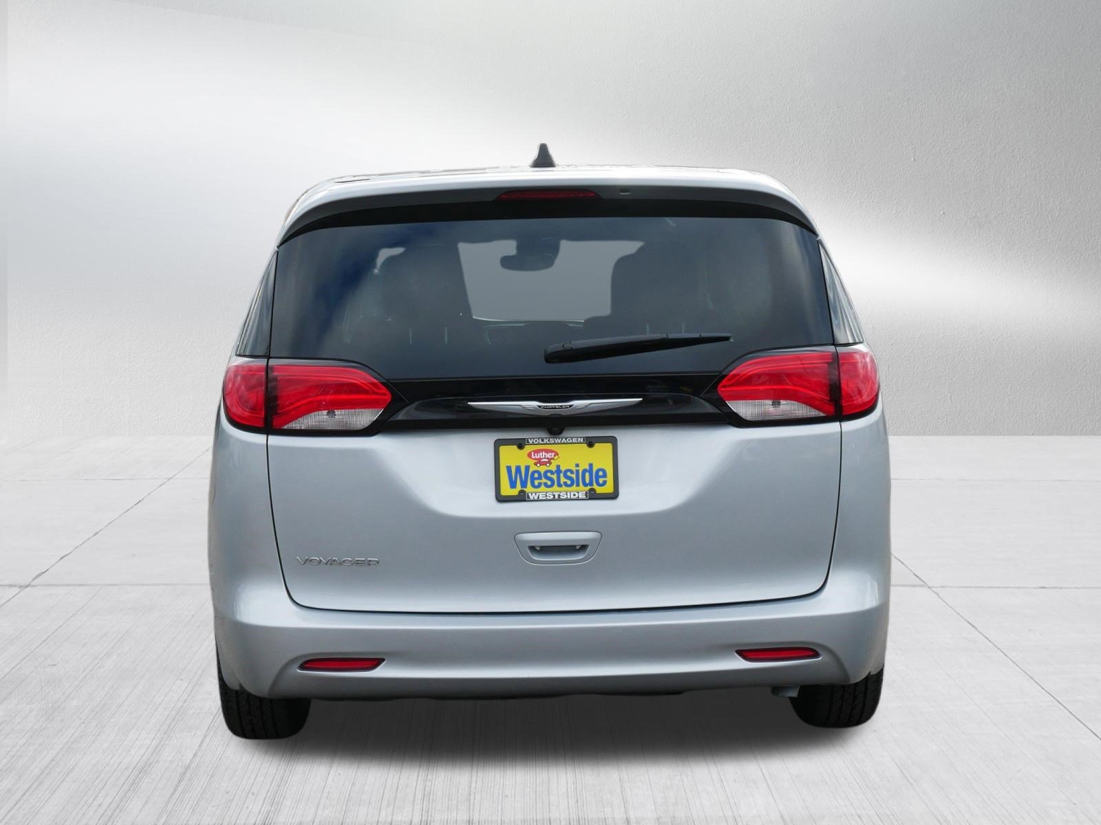 Used 2023 Chrysler Voyager LX image 6