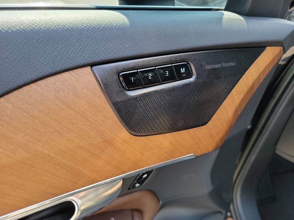Used 2023 Volvo XC90 B6 Plus w/ Protection Package Premier image 22
