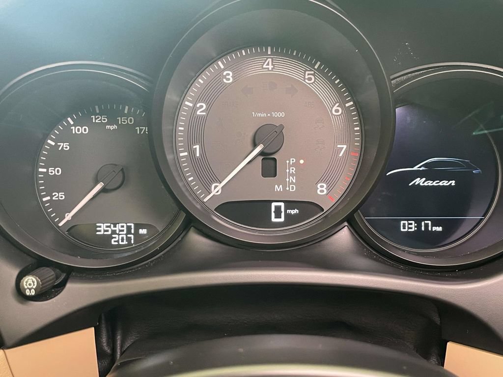 Certified 2023 Porsche Macan AWD/4WD image 42