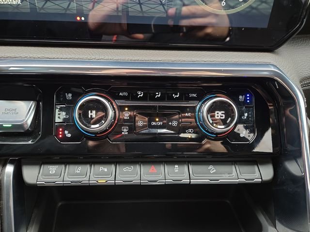 Used 2025 GMC Sierra 3500 Denali w/ Denali Reserve Package image 26