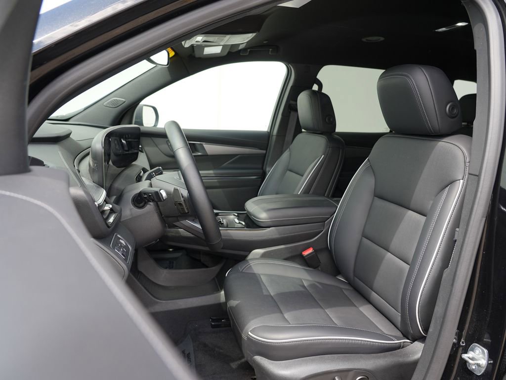 Used 2025 Buick Enclave Preferred AWD/4WD image 12