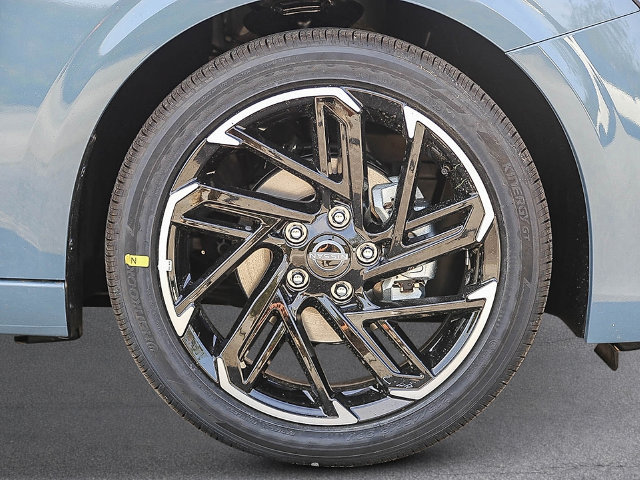 New 2027 Nissan Sentra SR w/ Floor Mat Package FWD image 7