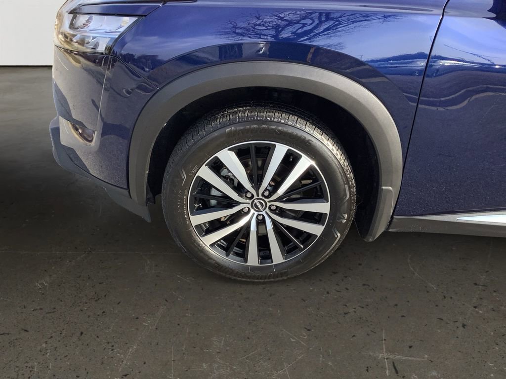 Used 2024 Nissan Pathfinder Platinum w/ Cargo Package image 10