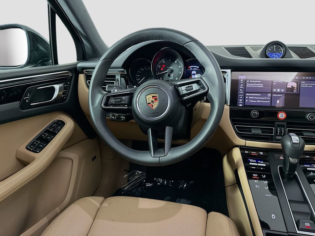 Certified 2025 Porsche Macan image 24