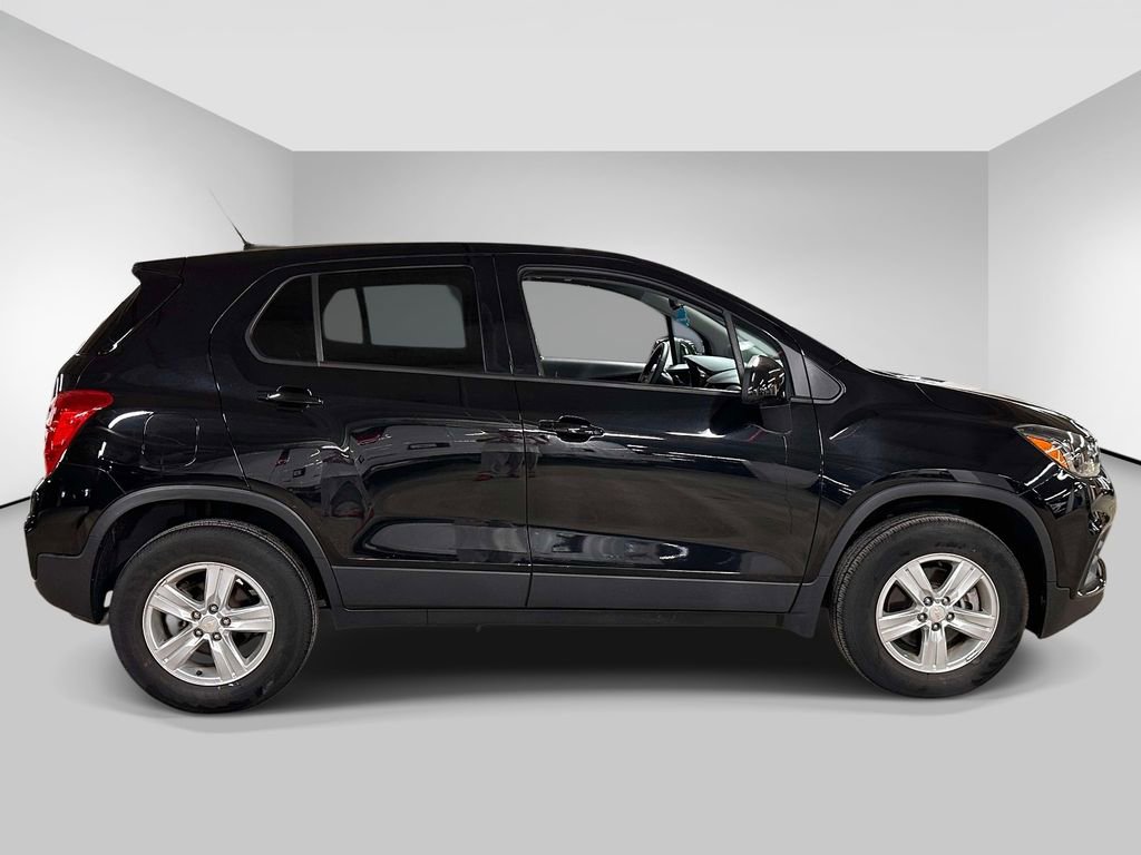 Used 2022 Chevrolet Trax LS w/ Tint and Cruise Package AWD/4WD image 6