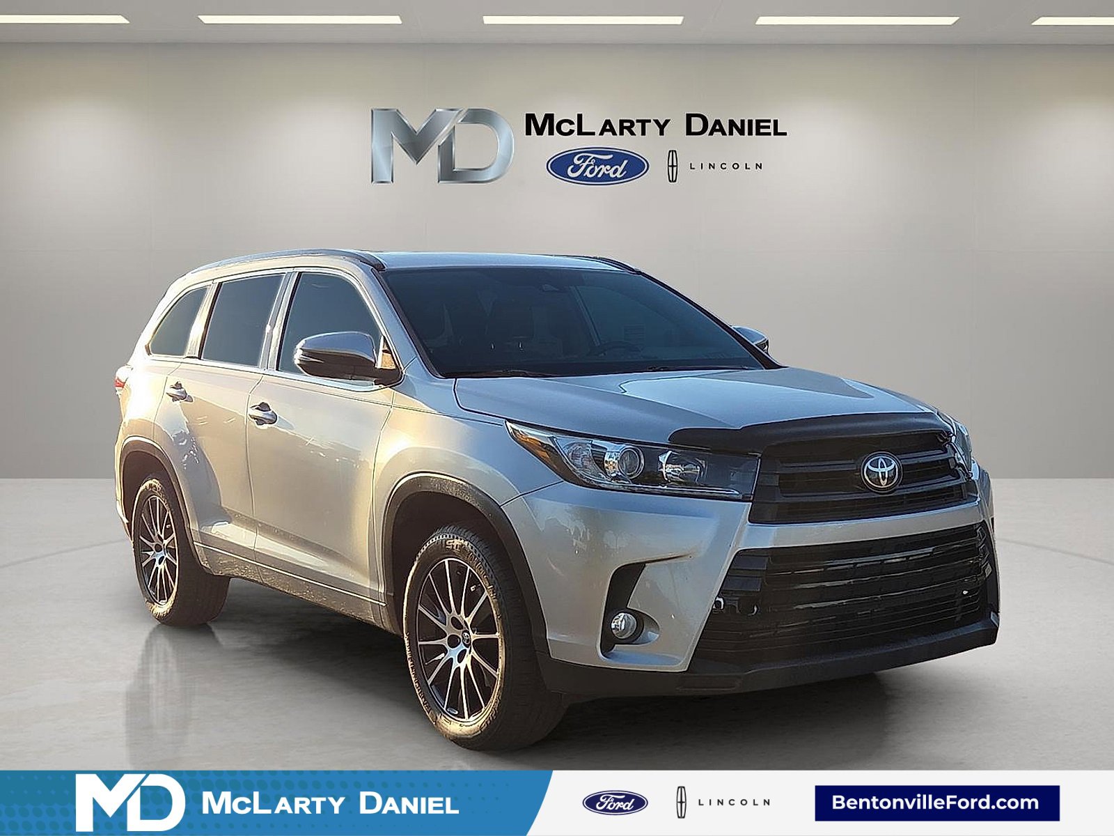 Used 2018 Toyota Highlander SE