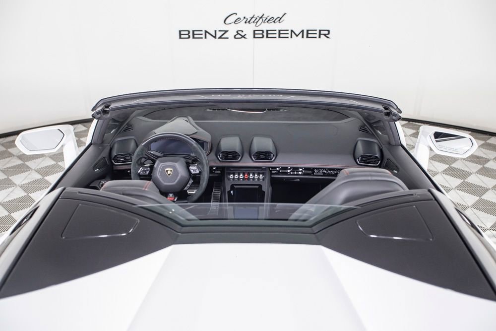 Used 2020 Lamborghini Huracan EVO image 22