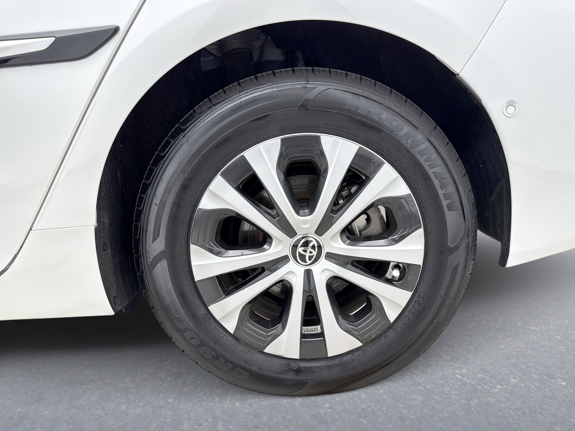 Used 2022 Toyota Prius LE image 13