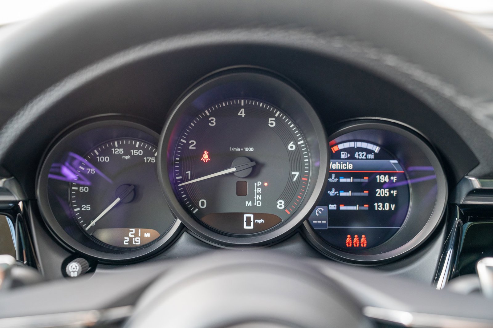 Certified 2025 Porsche Macan image 13