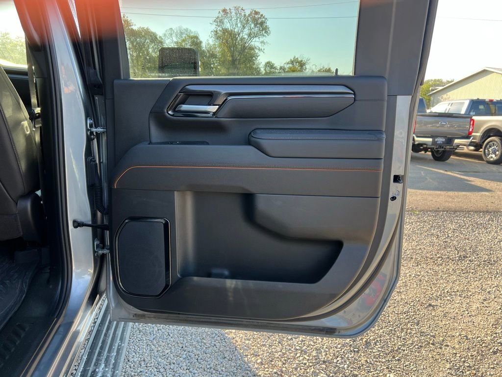 Used 2025 GMC Sierra 3500 AT4 w/ AT4 Premium Plus Package image 19