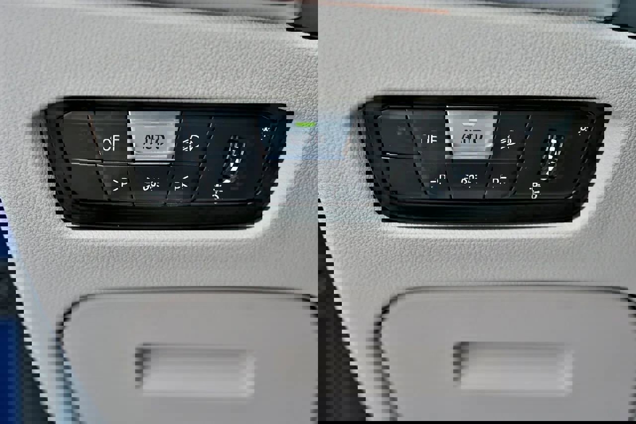 Used 2021 BMW 330i Sedan w/ Driving Assistance Package image 33