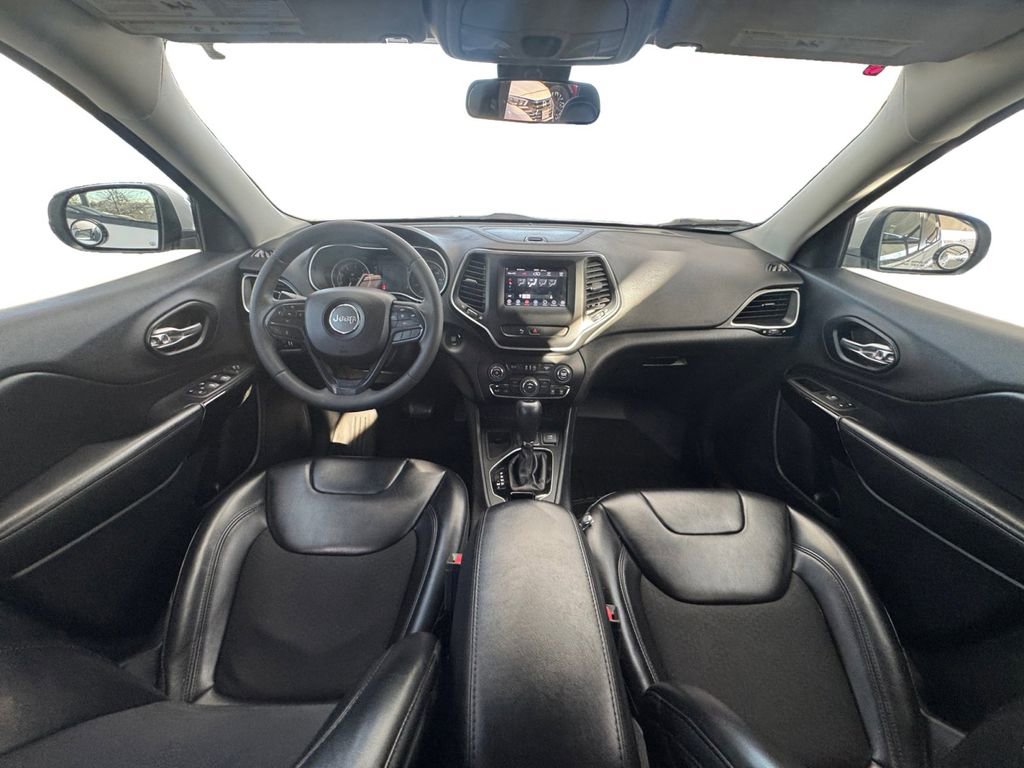 Used 2020 Jeep Cherokee Latitude Plus image 11