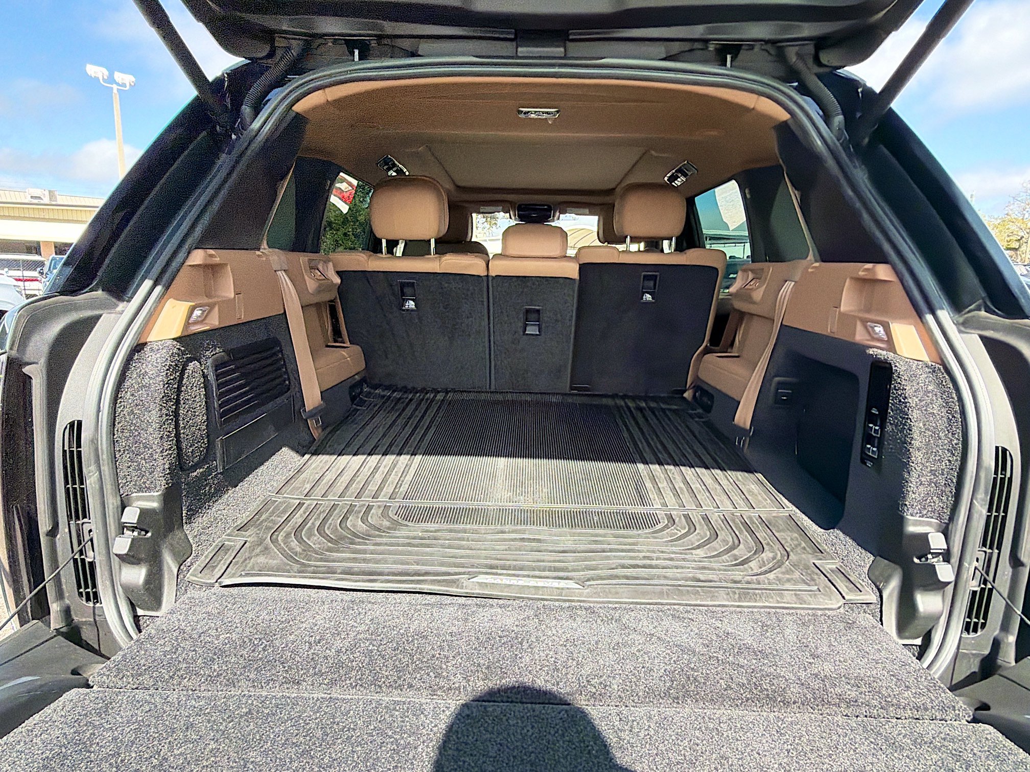 Used 2023 Land Rover Range Rover Long Wheelbase SE image 11