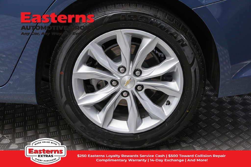 Used 2025 Chevrolet Malibu LT FWD image 9