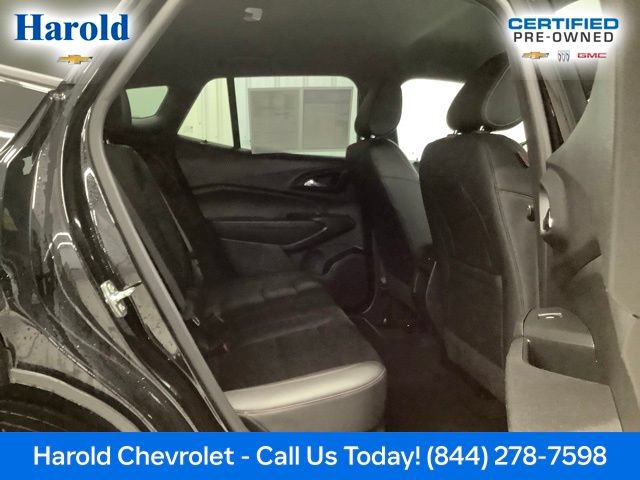 Used 2025 Chevrolet Trax RS FWD image 12