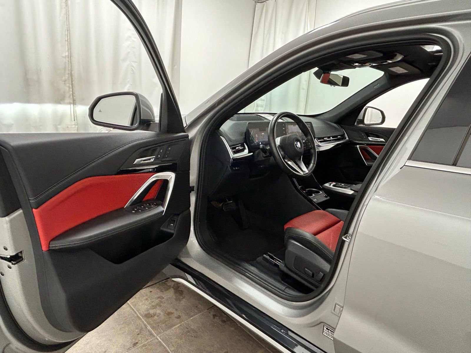 Used 2025 BMW X1 xDrive28i w/ Technology Package image 23