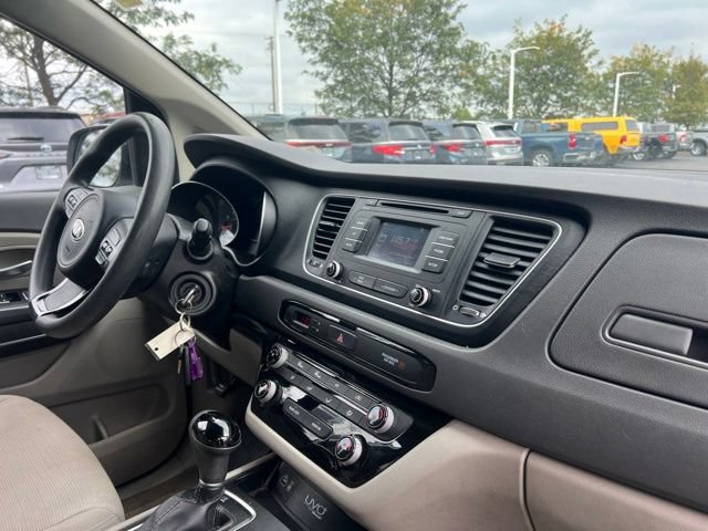 Used 2015 Kia Sedona LX FWD image 31