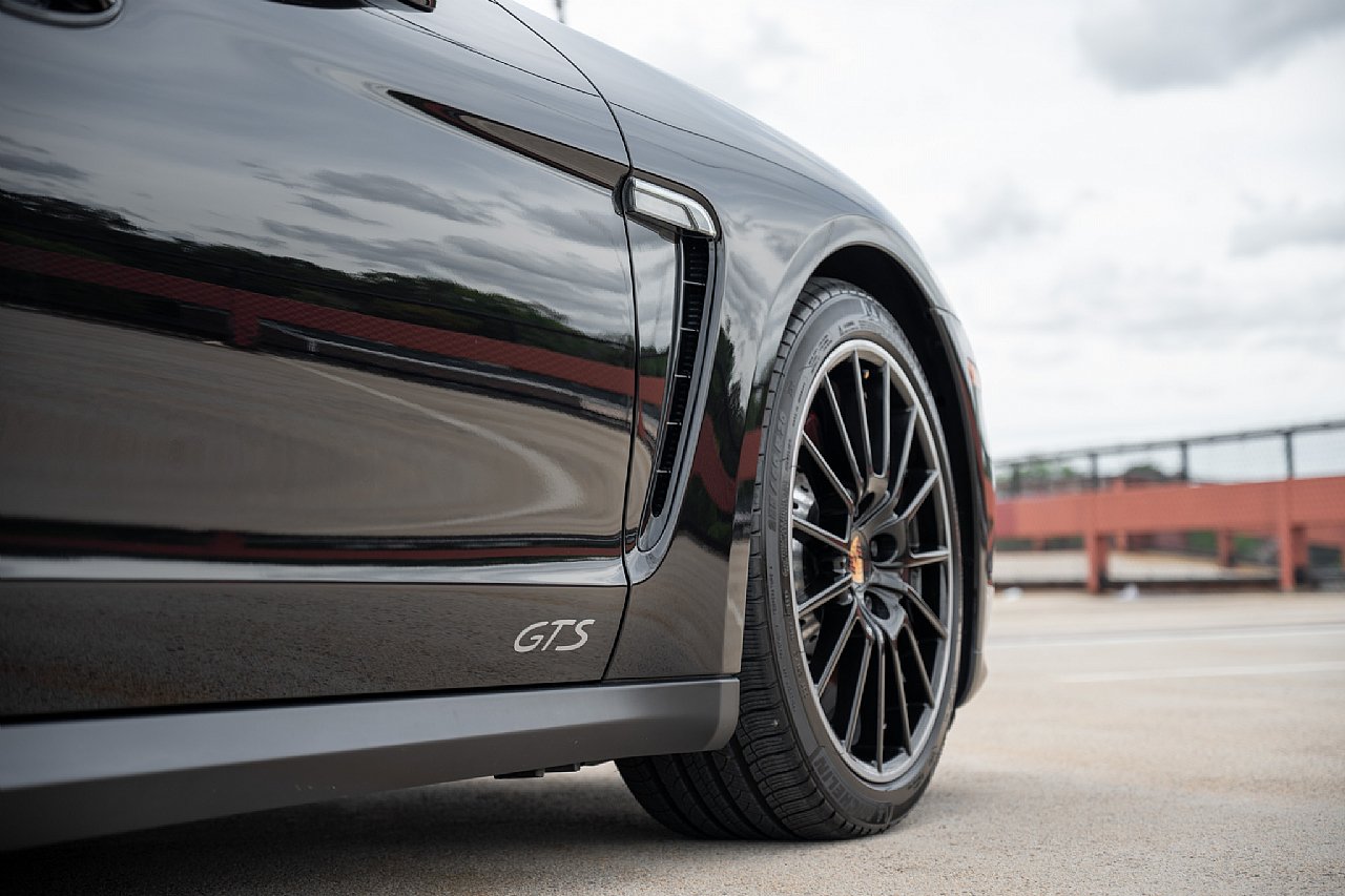 Used 2015 Porsche Panamera GTS AWD/4WD image 17