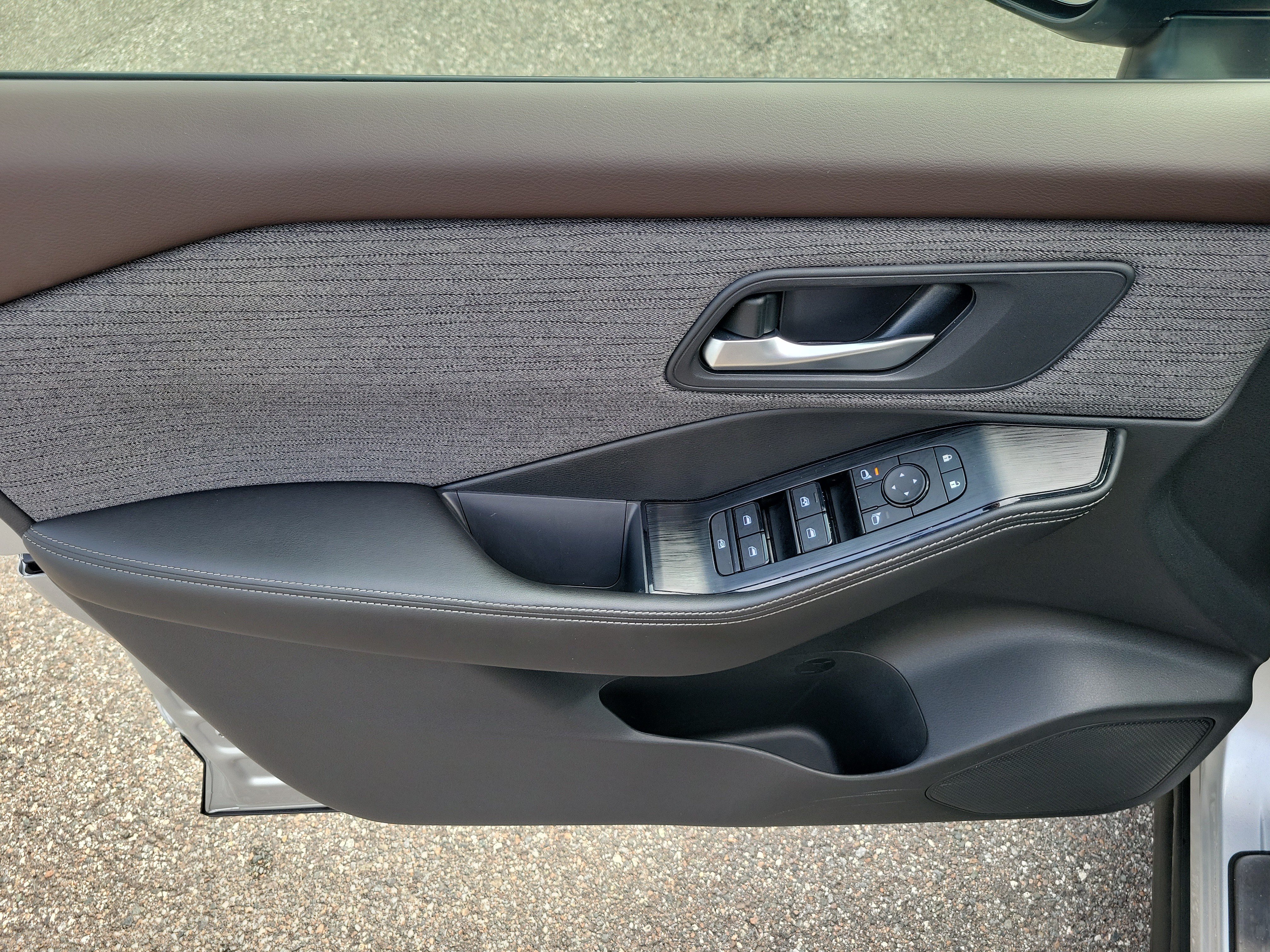 Used 2022 Nissan Rogue SV FWD image 19