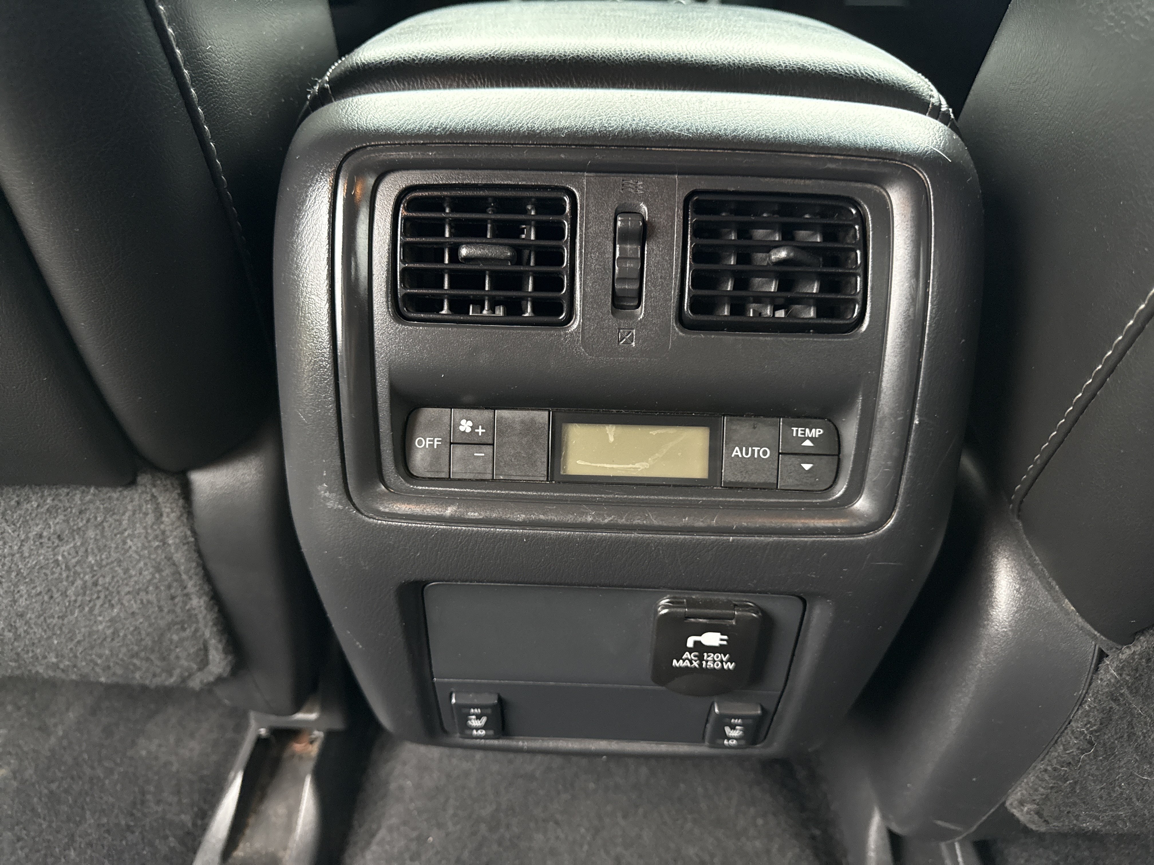 Used 2014 Nissan Pathfinder Platinum FWD image 29