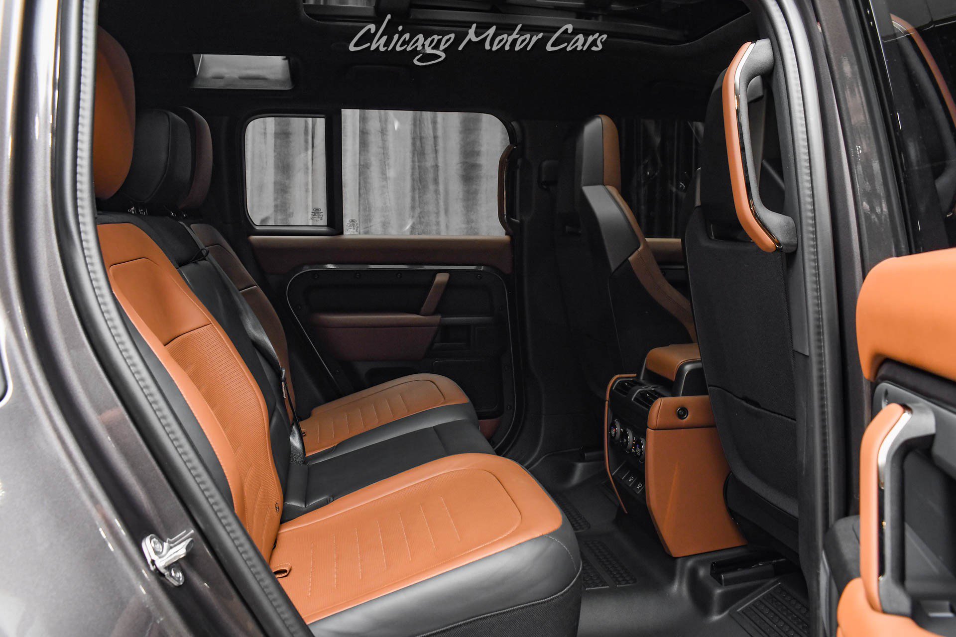 Used 2025 Land Rover Defender 110 AWD/4WD image 31