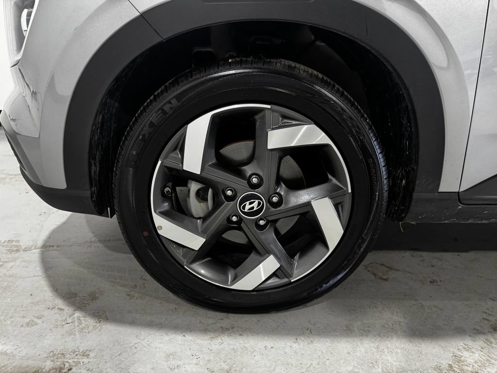 Used 2025 Hyundai Venue SEL FWD image 8